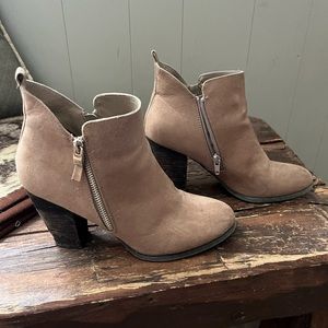 Heeled light brown suede booties